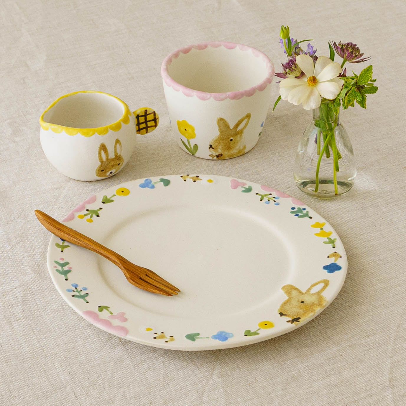 Milk pitcher rabbit | Aki Ota