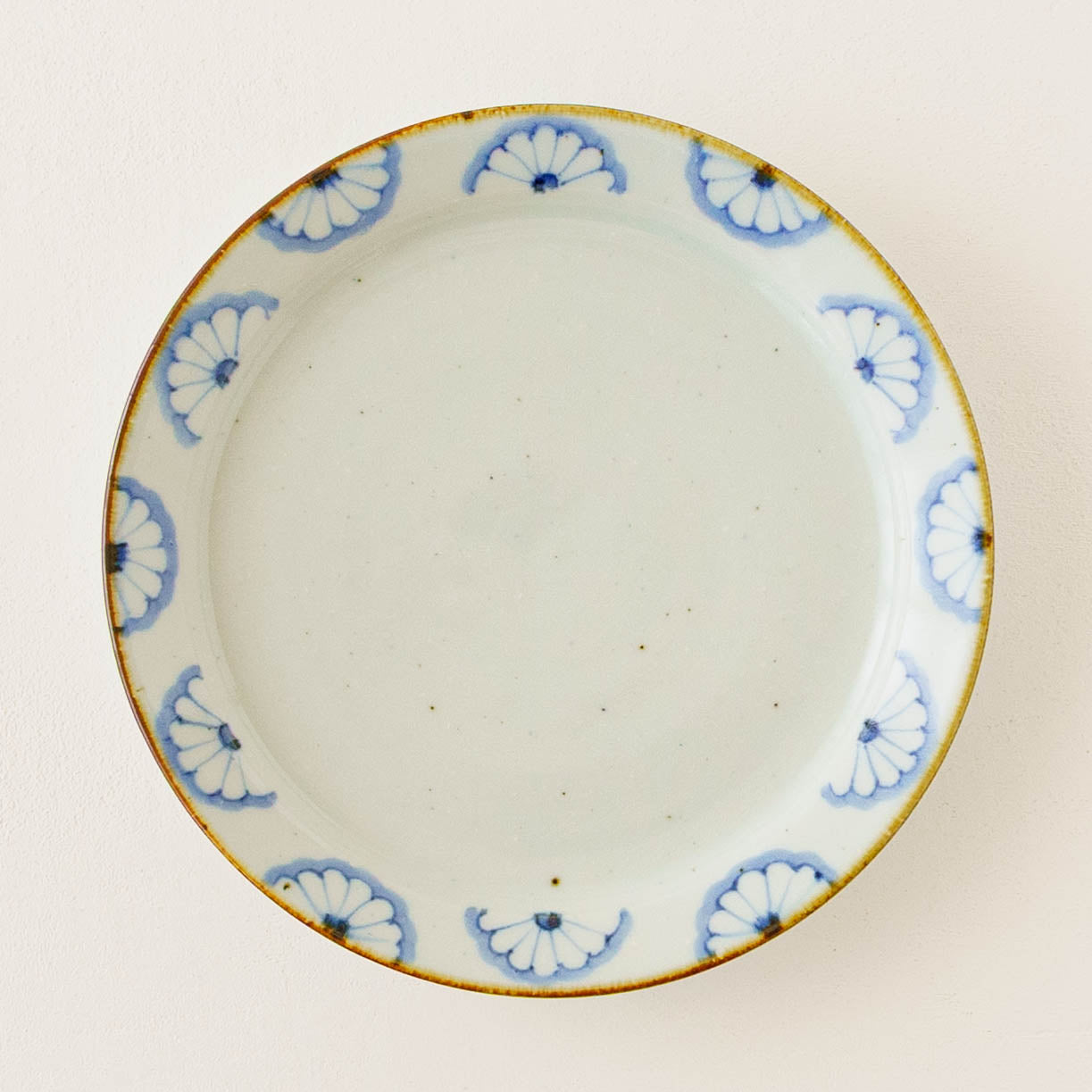 21cm rimmed plate chrysanthemum| Satsukigama