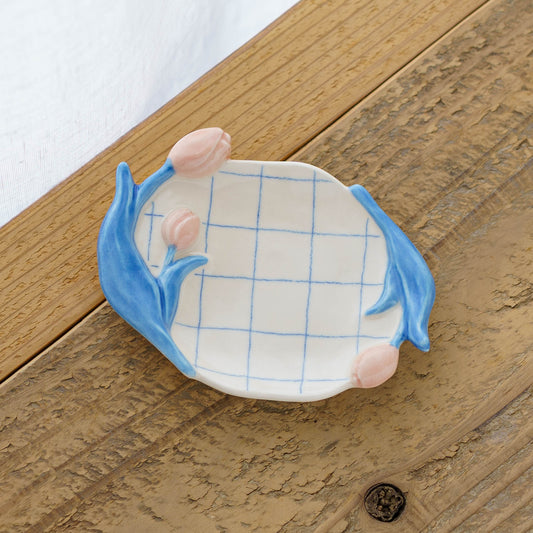 Tulip small plate A | Oya Sairi