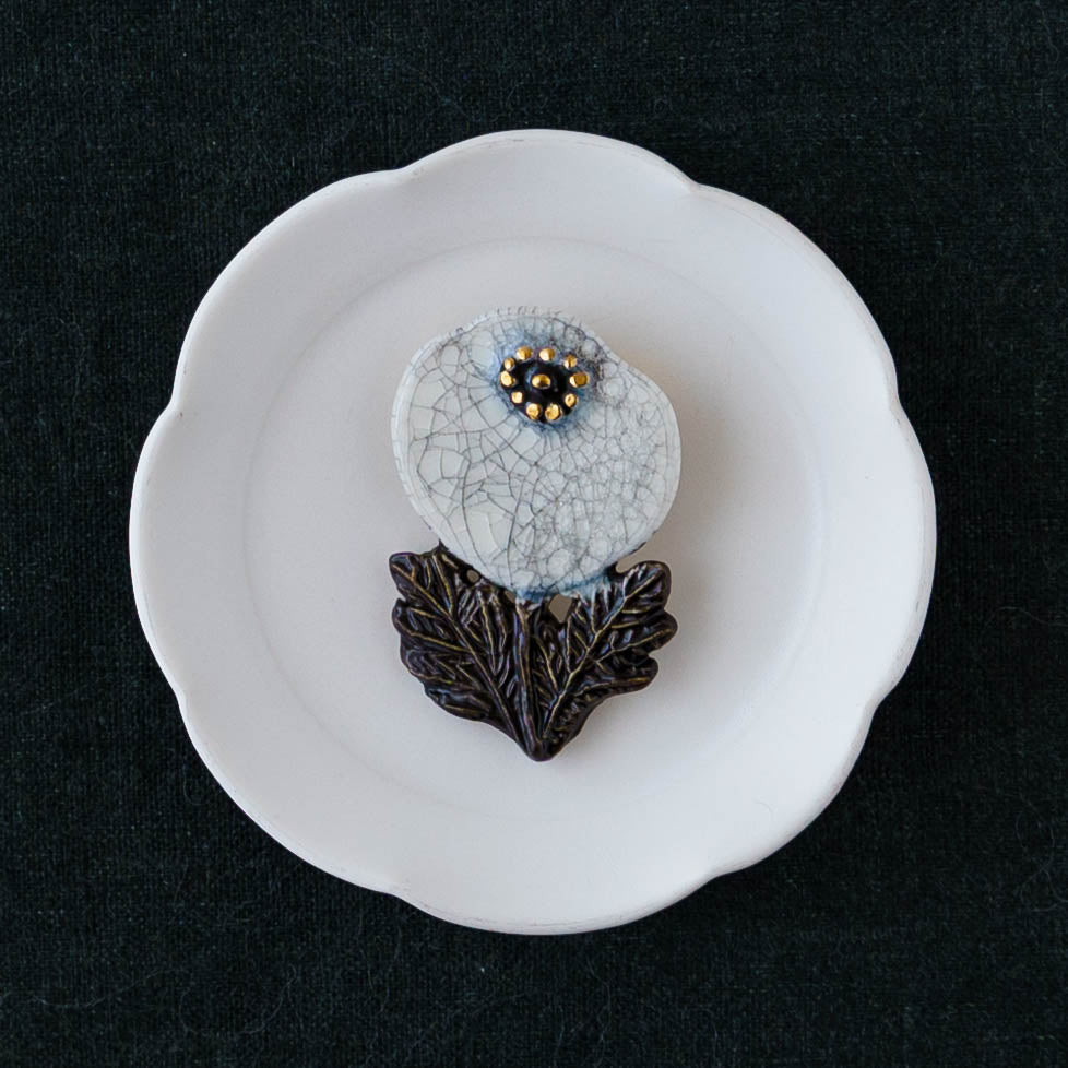 Large white flower |  Minami Nonomura
