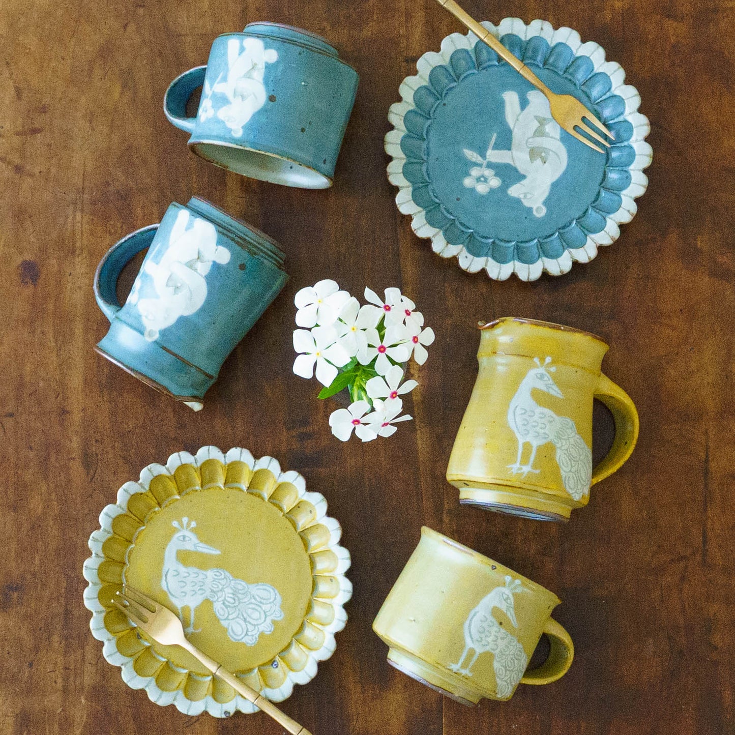 Dressing pitcher peacock | Satsukigama