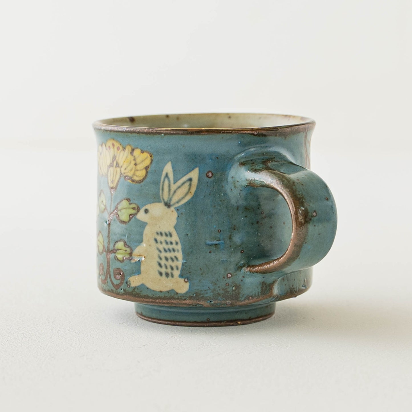 皐月窯さんの角コーヒーカップ中青花うさぎ