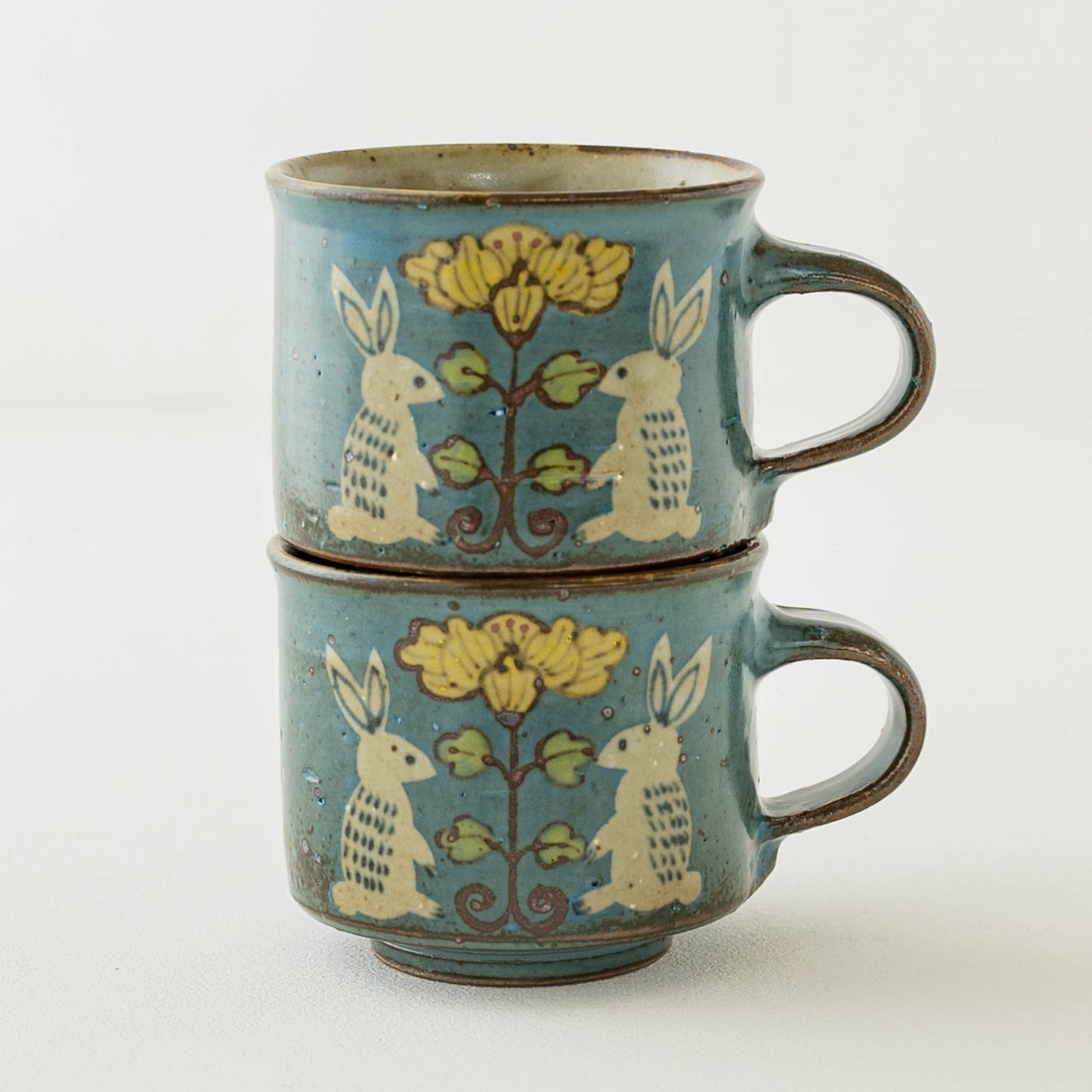 皐月窯さんの角コーヒーカップ中青花うさぎ
