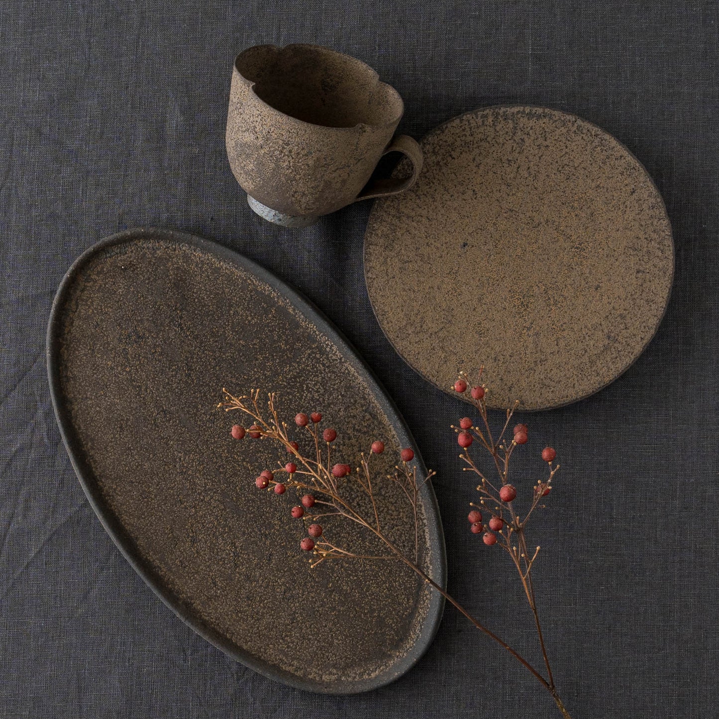 Oval plate L brown｜Sakiko Tomobe