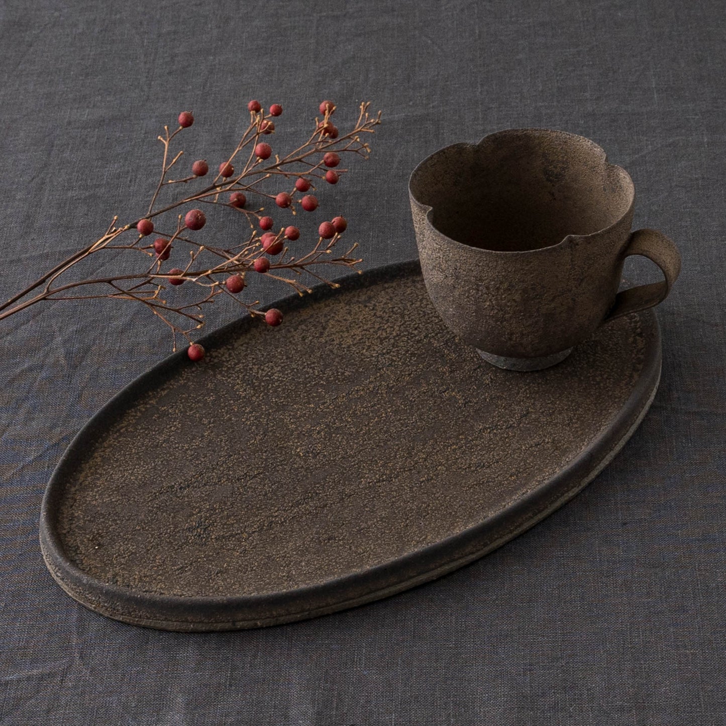 Oval plate L brown｜Sakiko Tomobe