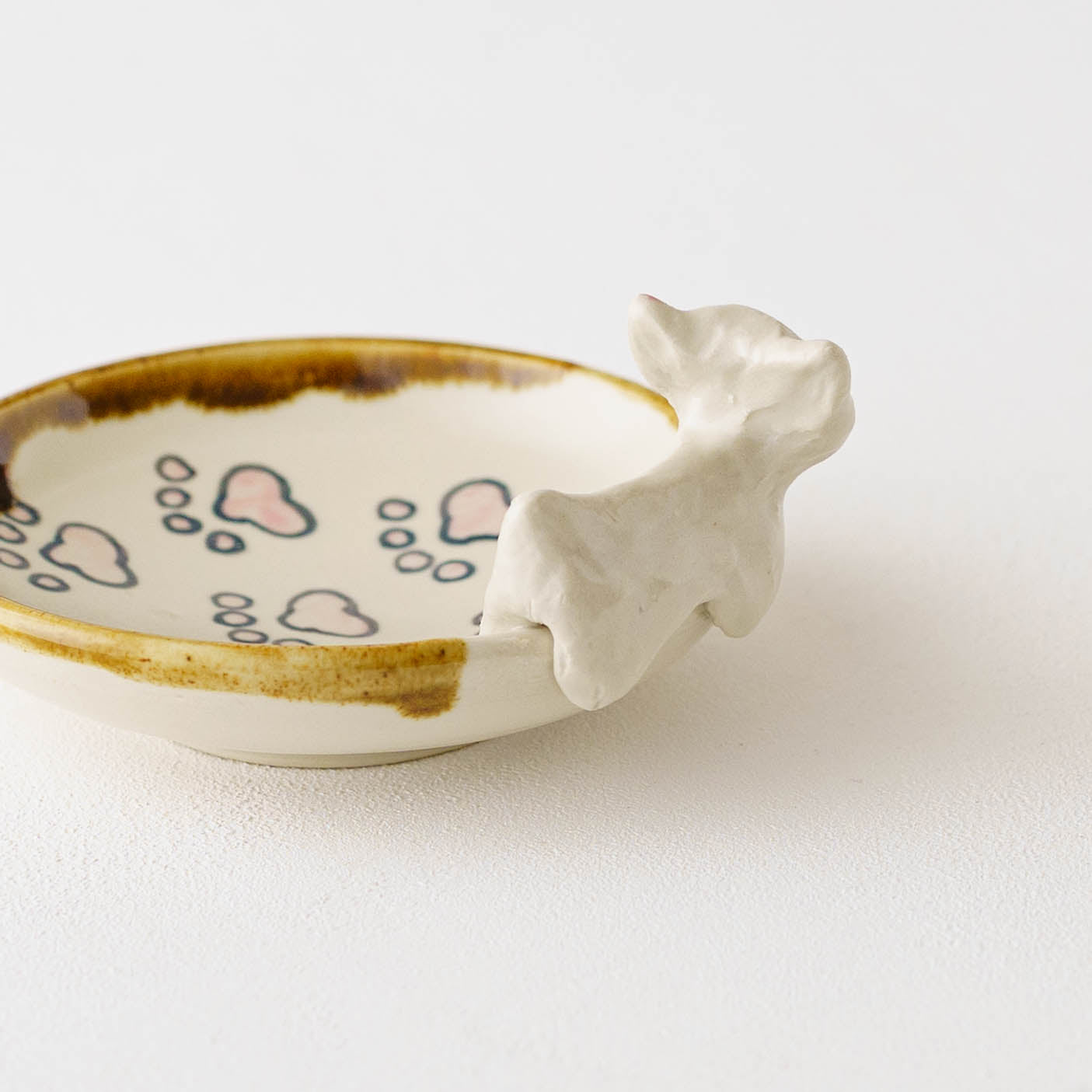 Cat x paw round plate｜Kei Kajita
