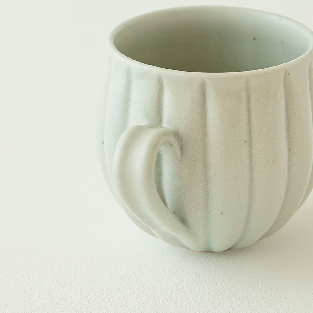 彫りチューリップマグ　白｜若菜綾子