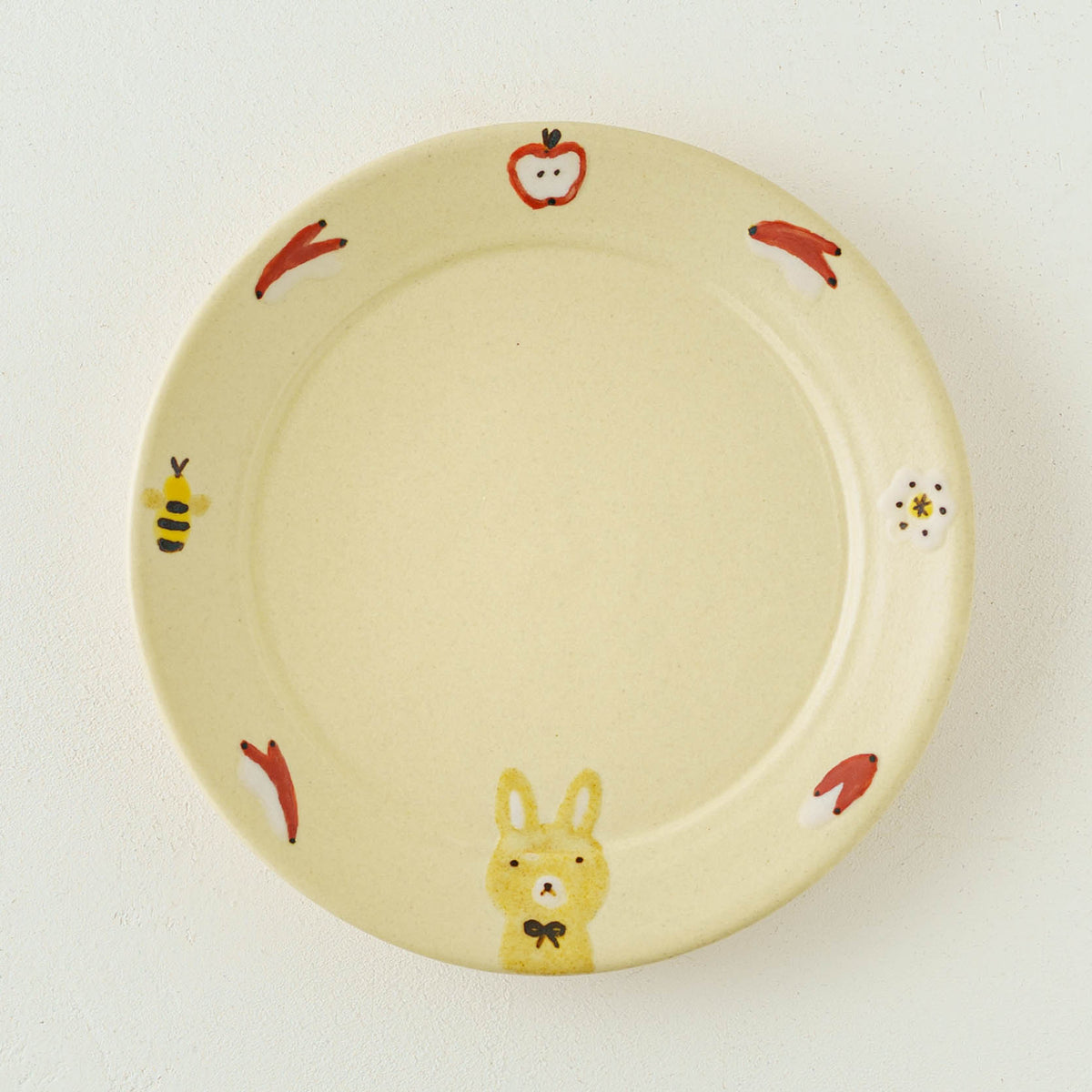 Rimmed round plate rabbitt |  Aki Ota