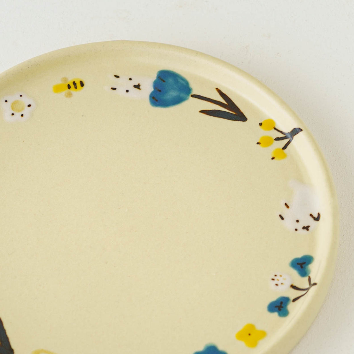Round Plate rabbit | Aki Ota