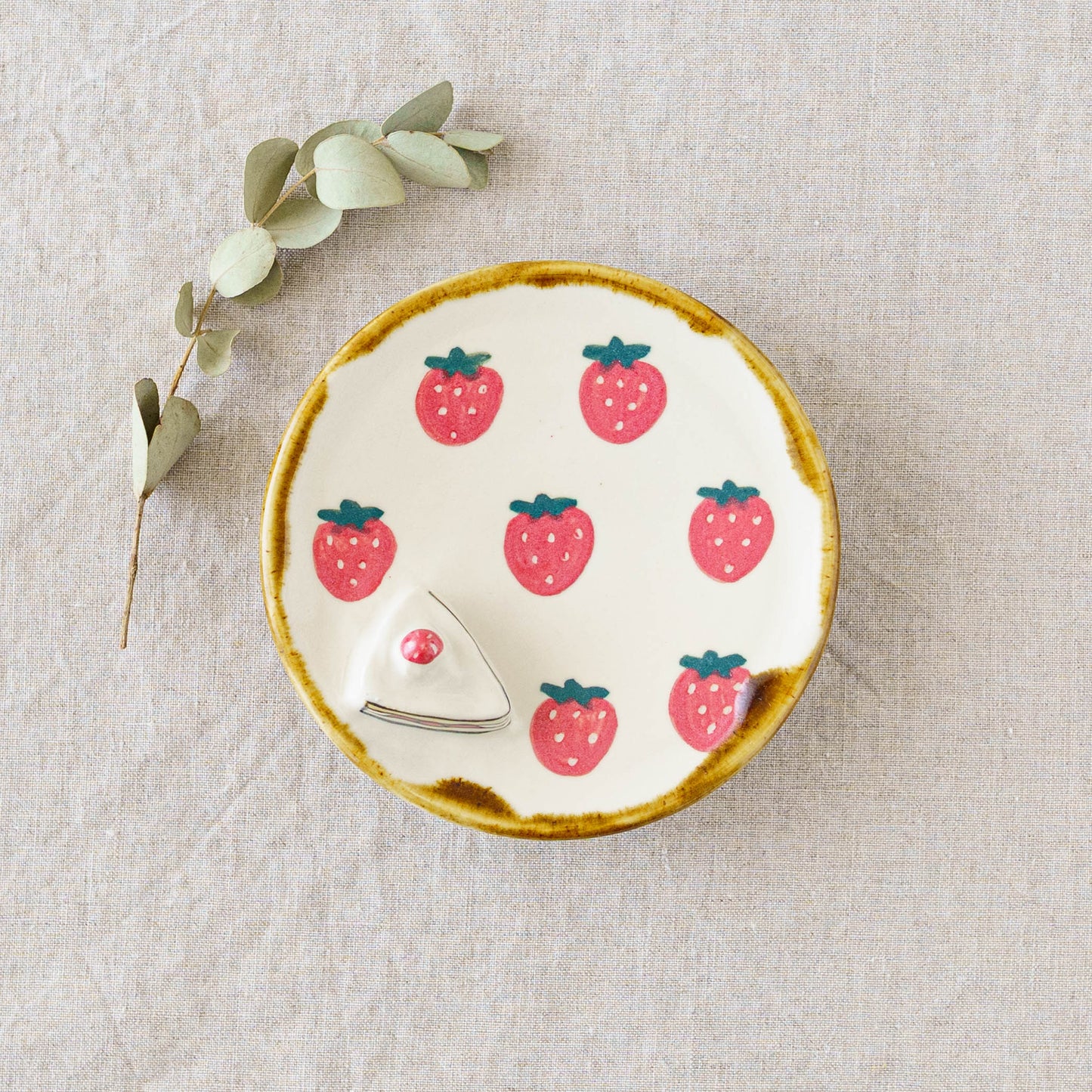 Strawberry round plate｜Kei Kajita