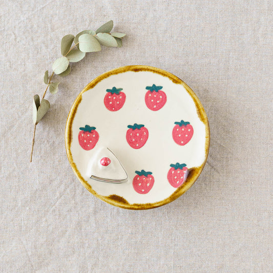 Strawberry round plate｜Kei Kajita