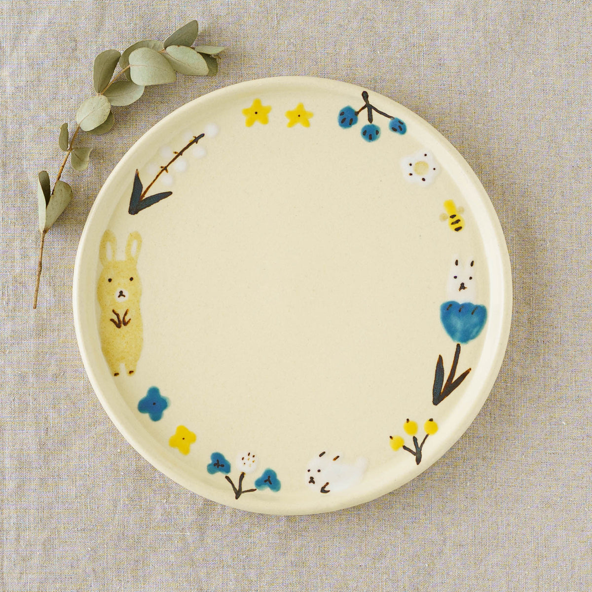 Round Plate rabbit | Aki Ota