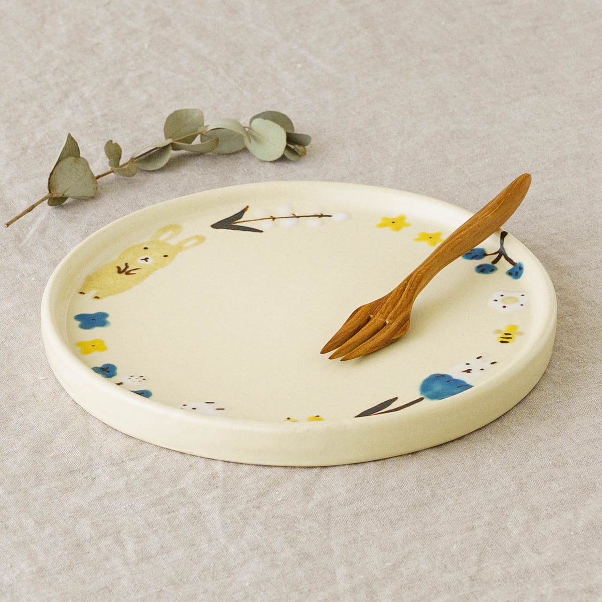 Round Plate rabbit | Aki Ota