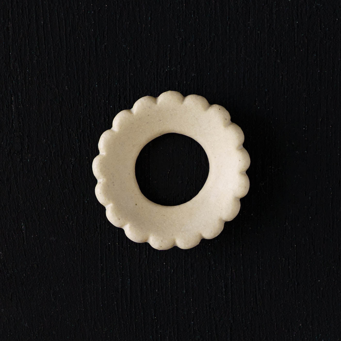Flower chopstick rest with wreath | Michi Tsujimoto 