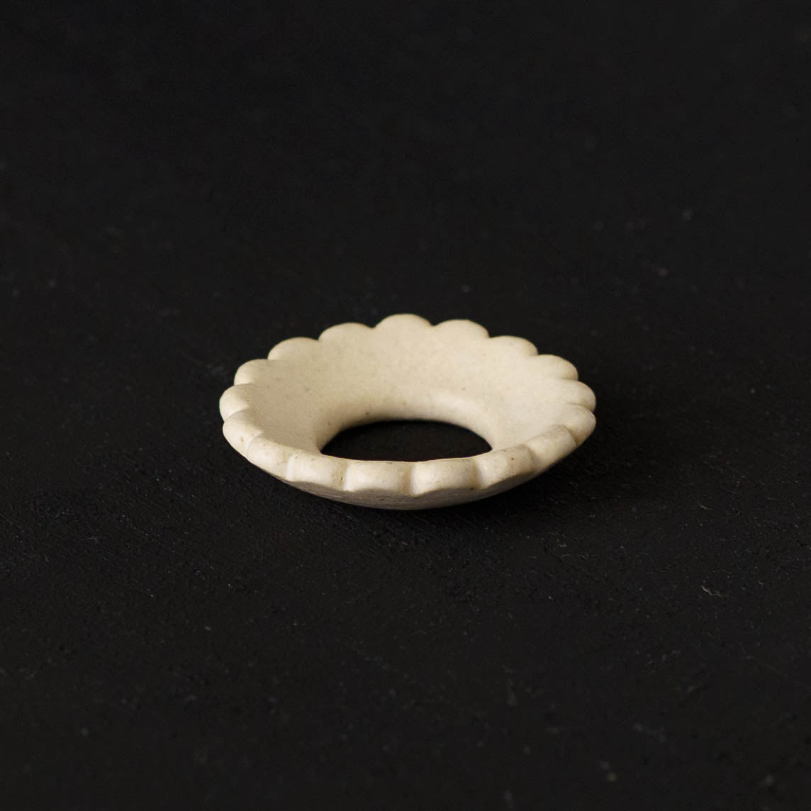 Flower chopstick rest with wreath | Michi Tsujimoto 