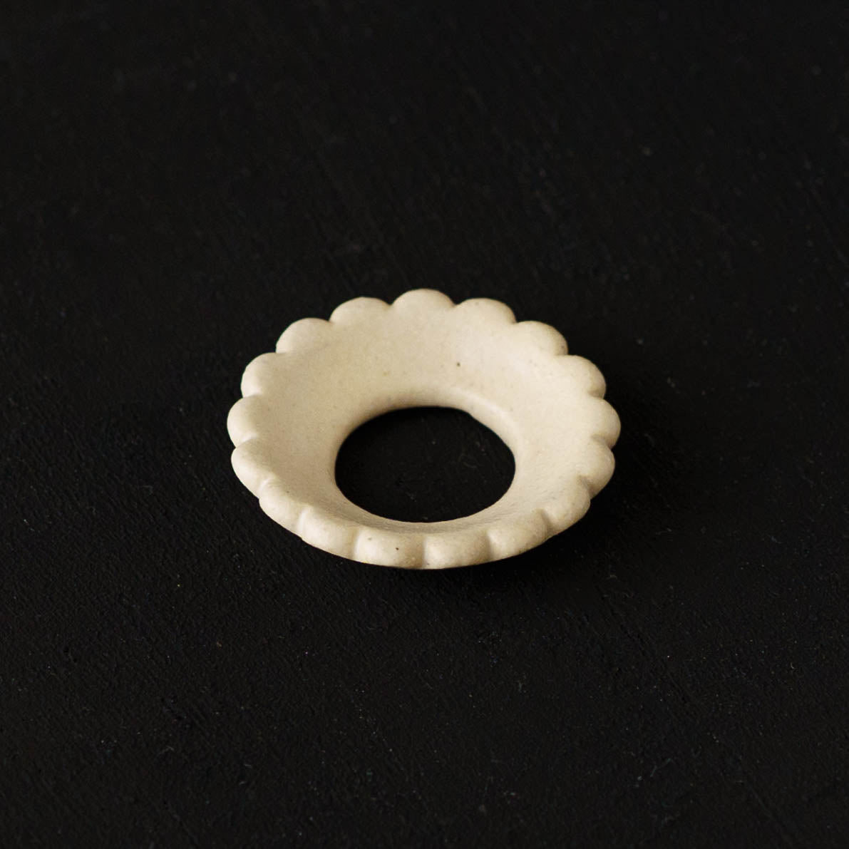 Flower chopstick rest with wreath | Michi Tsujimoto 