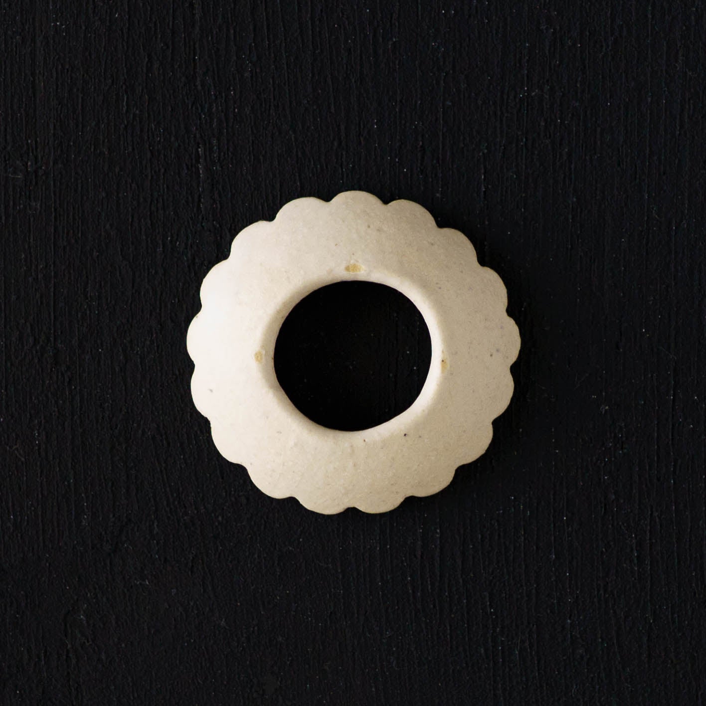 Flower chopstick rest with wreath | Michi Tsujimoto 
