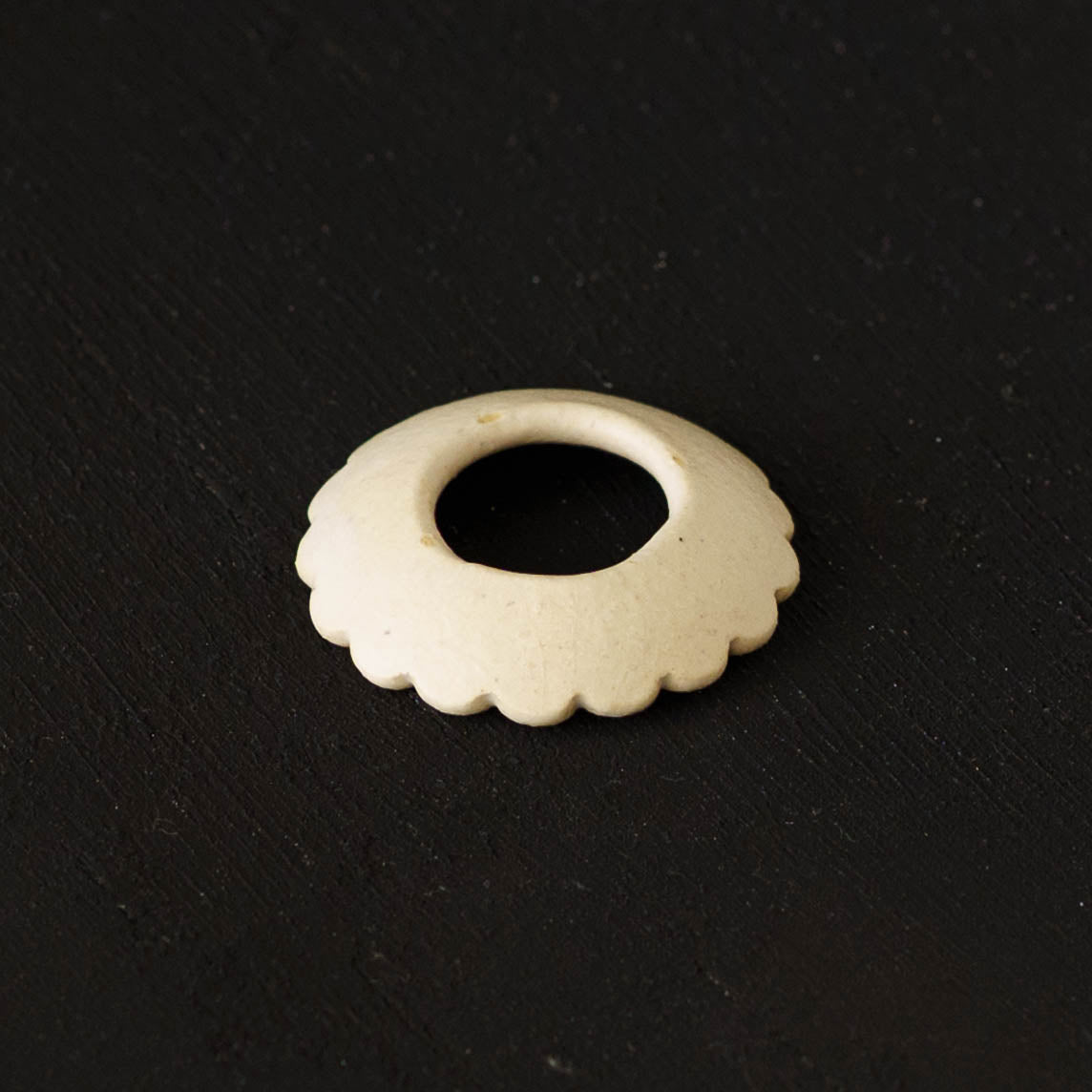 Flower chopstick rest with wreath | Michi Tsujimoto 
