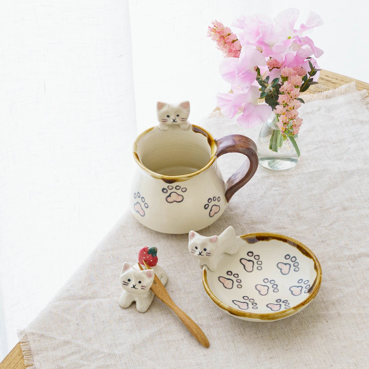 Cat x paw round plate｜Kei Kajita