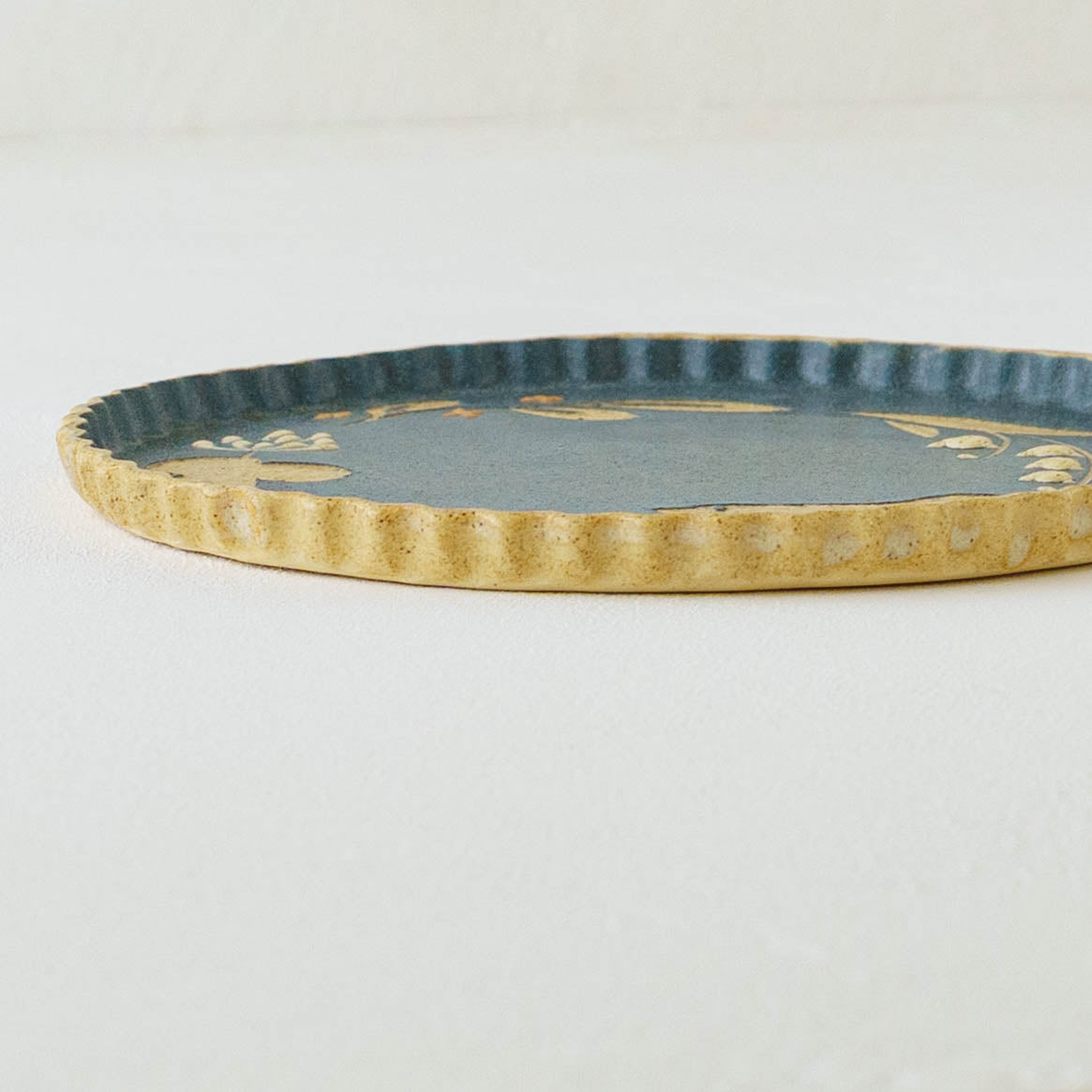 Round Plate rabbit | Aki Ota