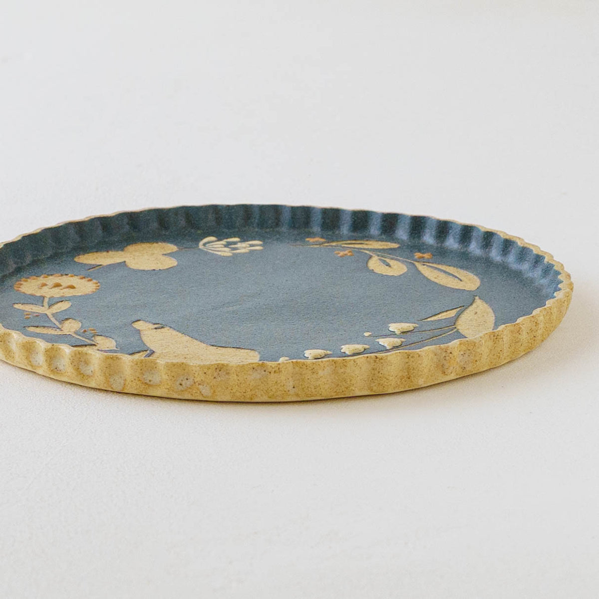Round Plate rabbit | Aki Ota