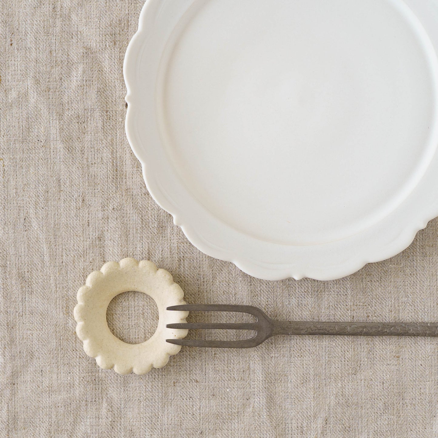 Flower chopstick rest with wreath | Michi Tsujimoto 