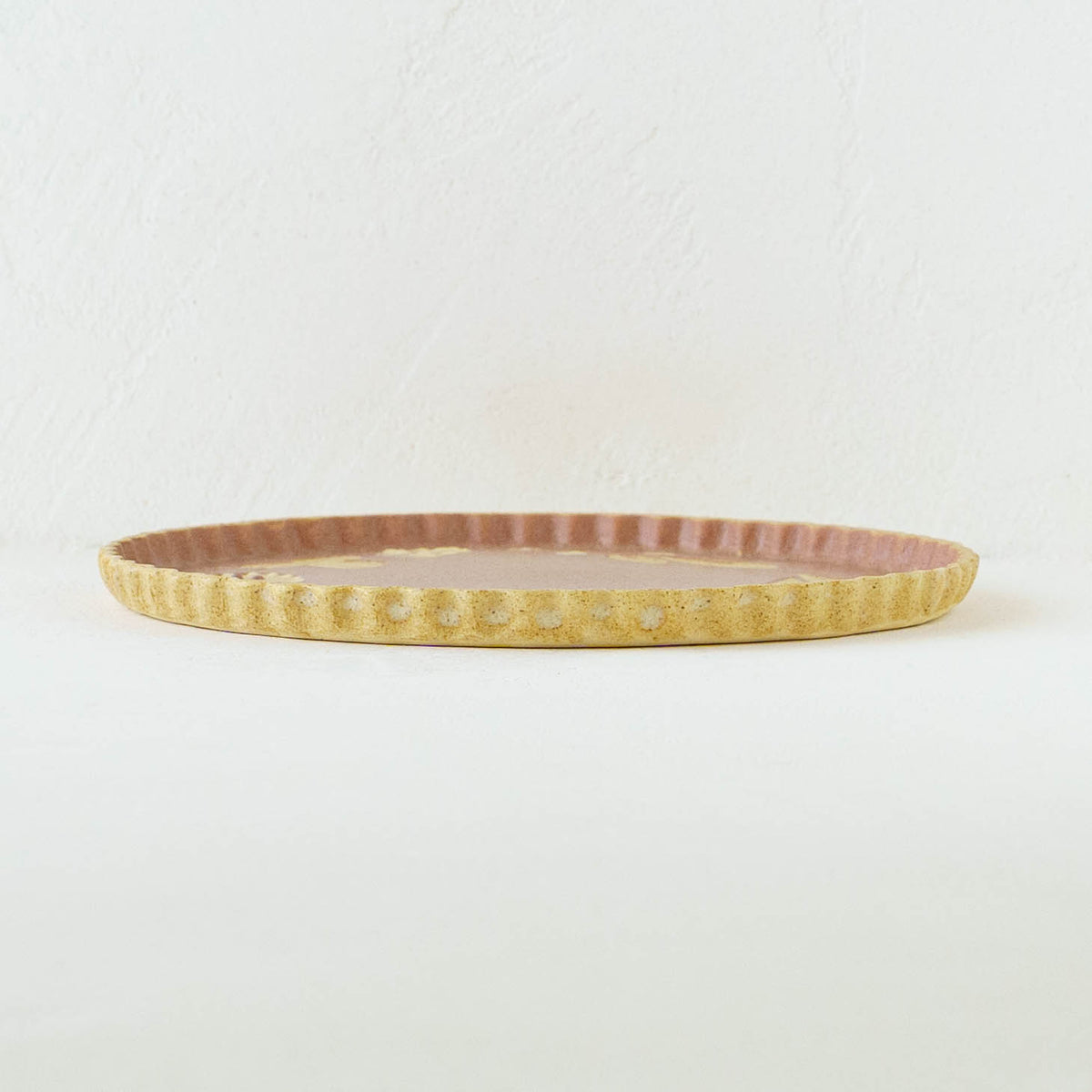 なみなみプレート 195mm　シロクマ　コーラルピンク｜苔色工房