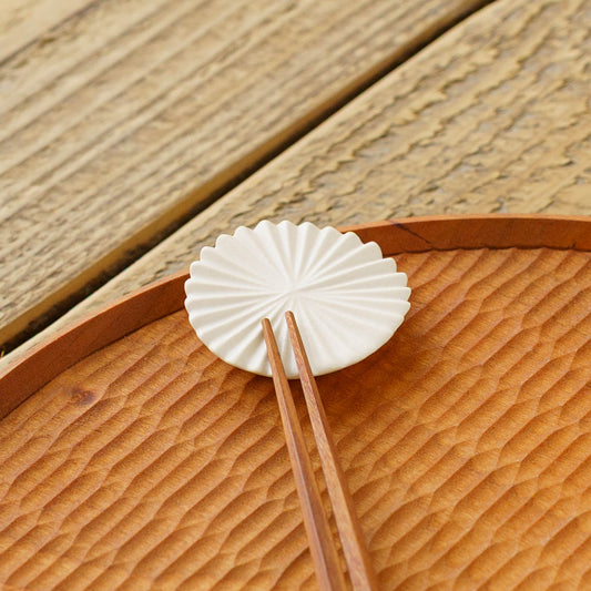 Flower chopstick rest dahlia white | Michi Tsujimoto