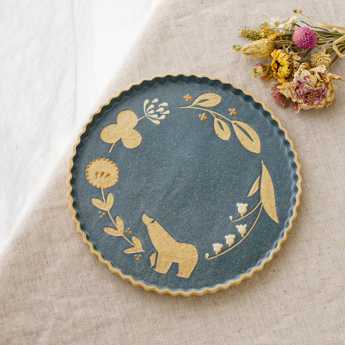 Round Plate rabbit | Aki Ota