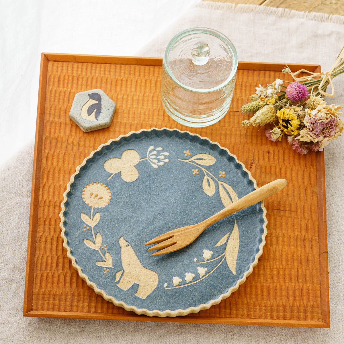 Round Plate rabbit | Aki Ota