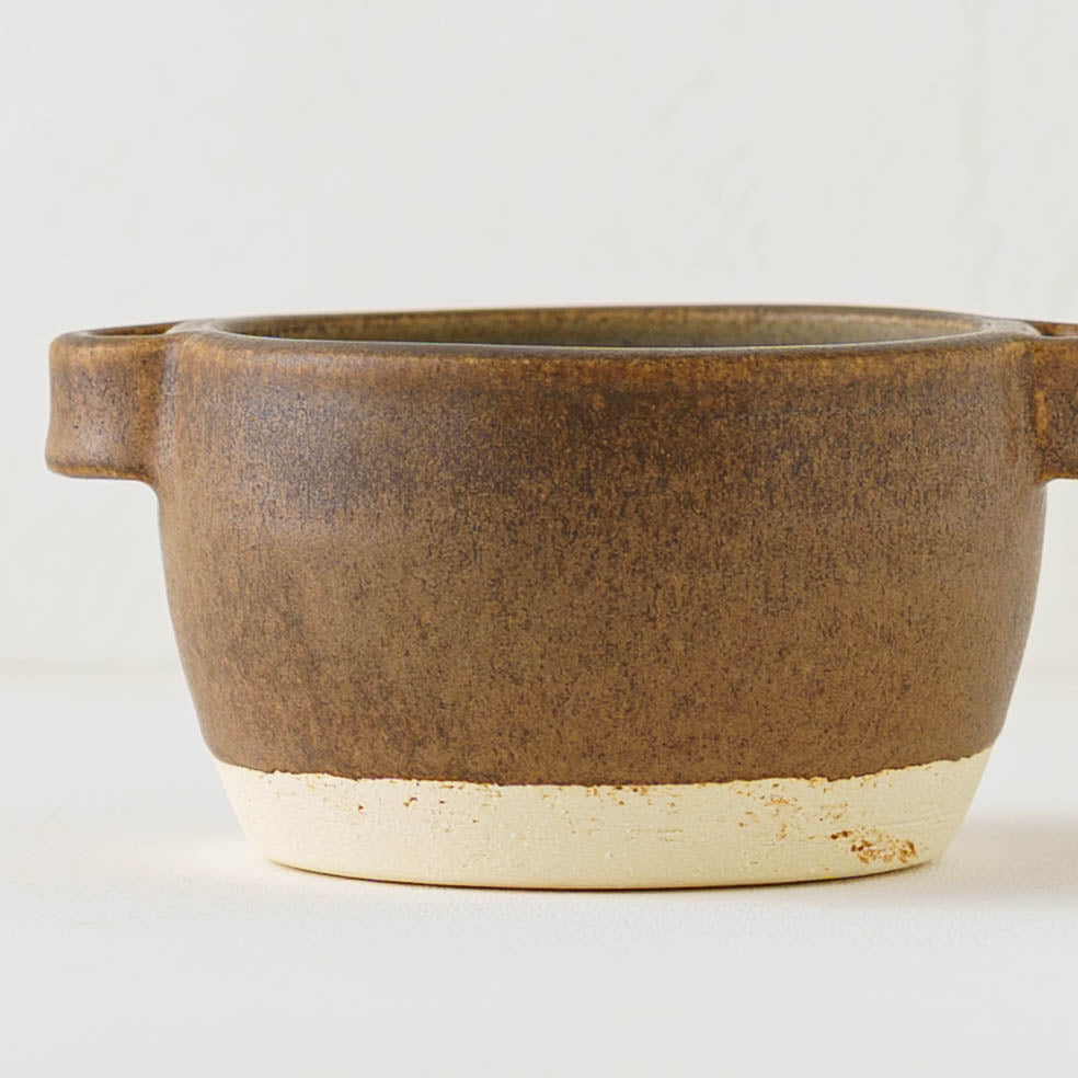 Heat-resistant bowl with handles brown | Mami Furukawa