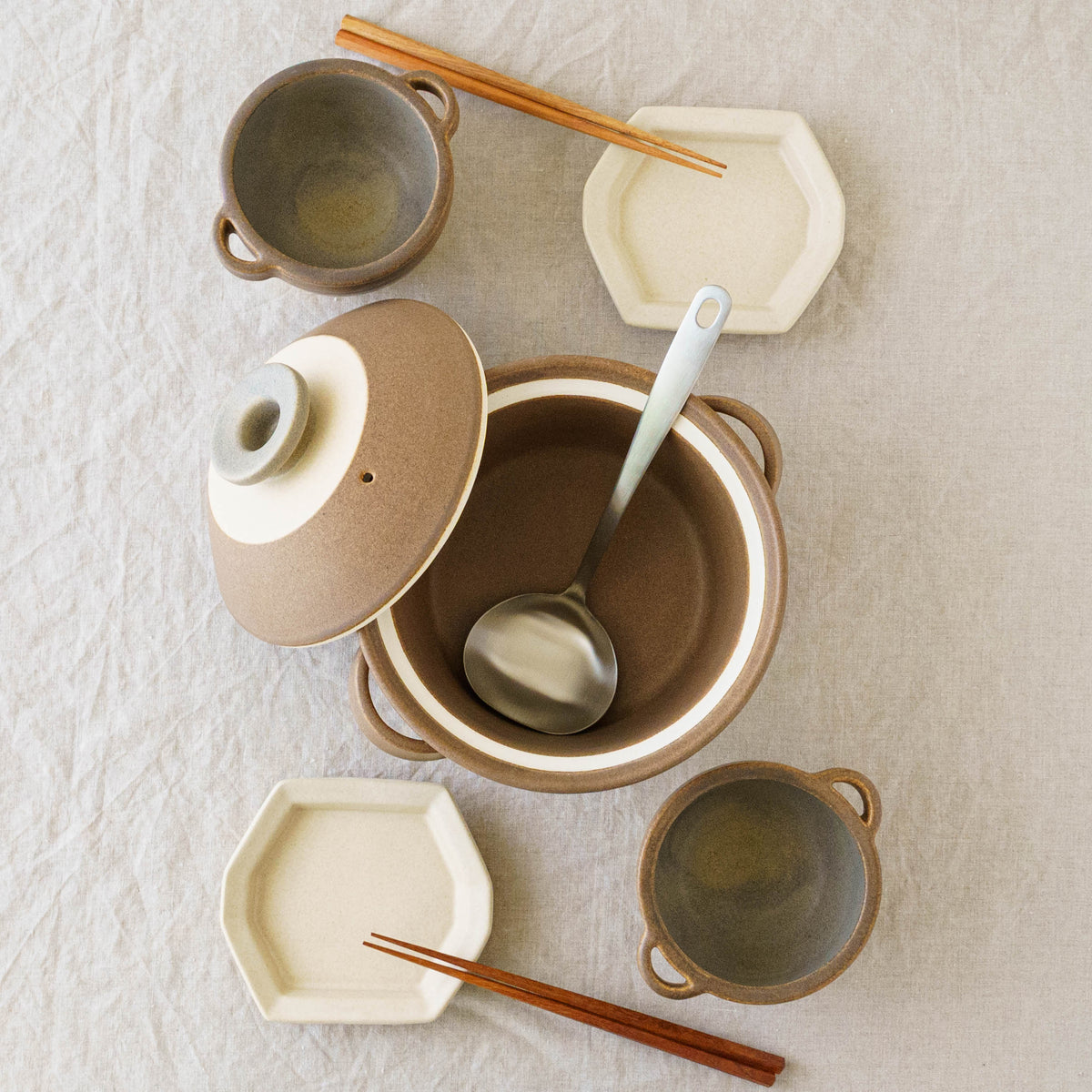 Heat-resistant bowl with handles brown | Mami Furukawa