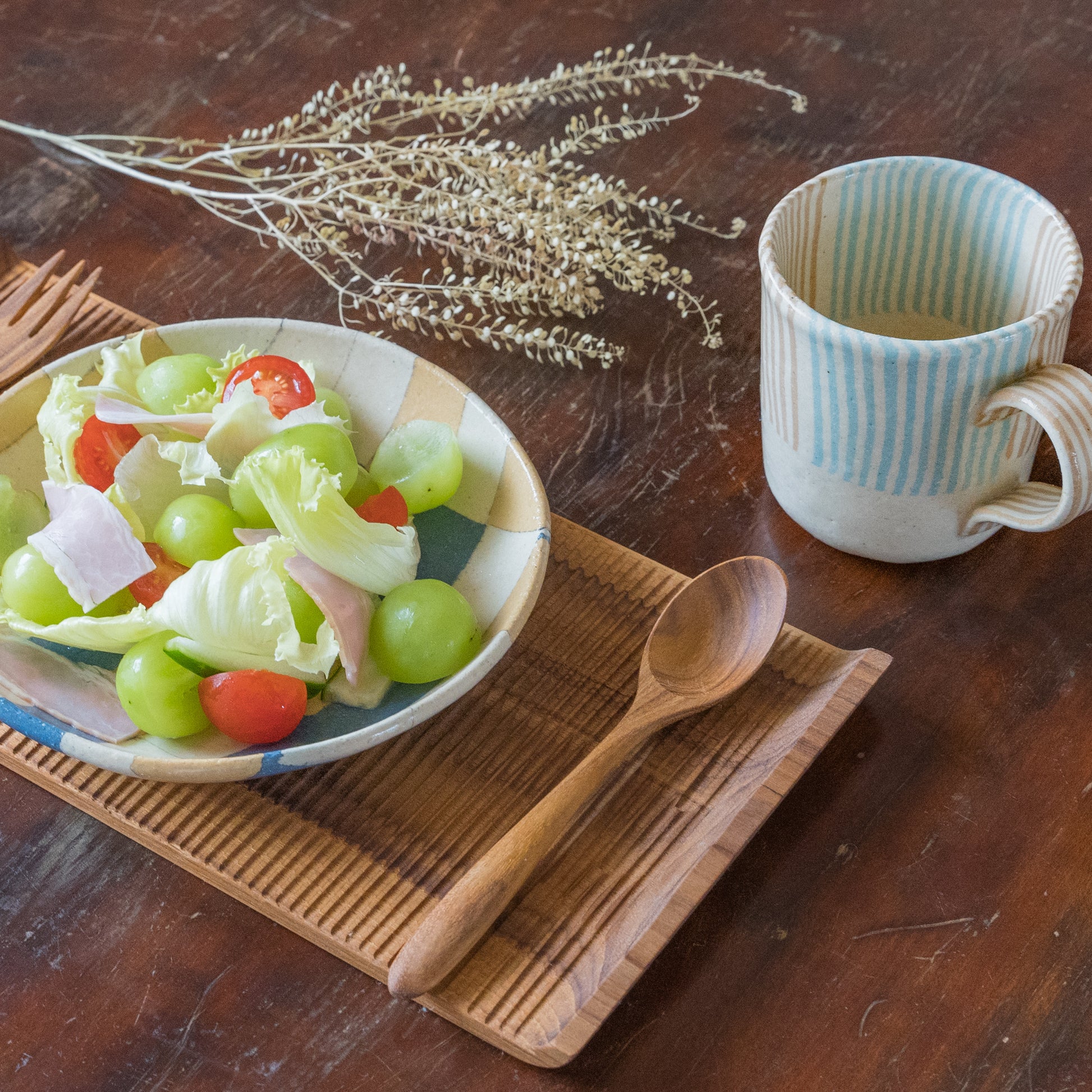 食卓を素敵に彩ってくれる坂下花子さんの練り込みのうつわ