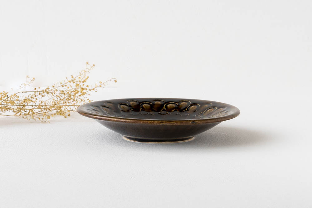 ルリアメ工房のこげ茶色釉のフルーツ皿