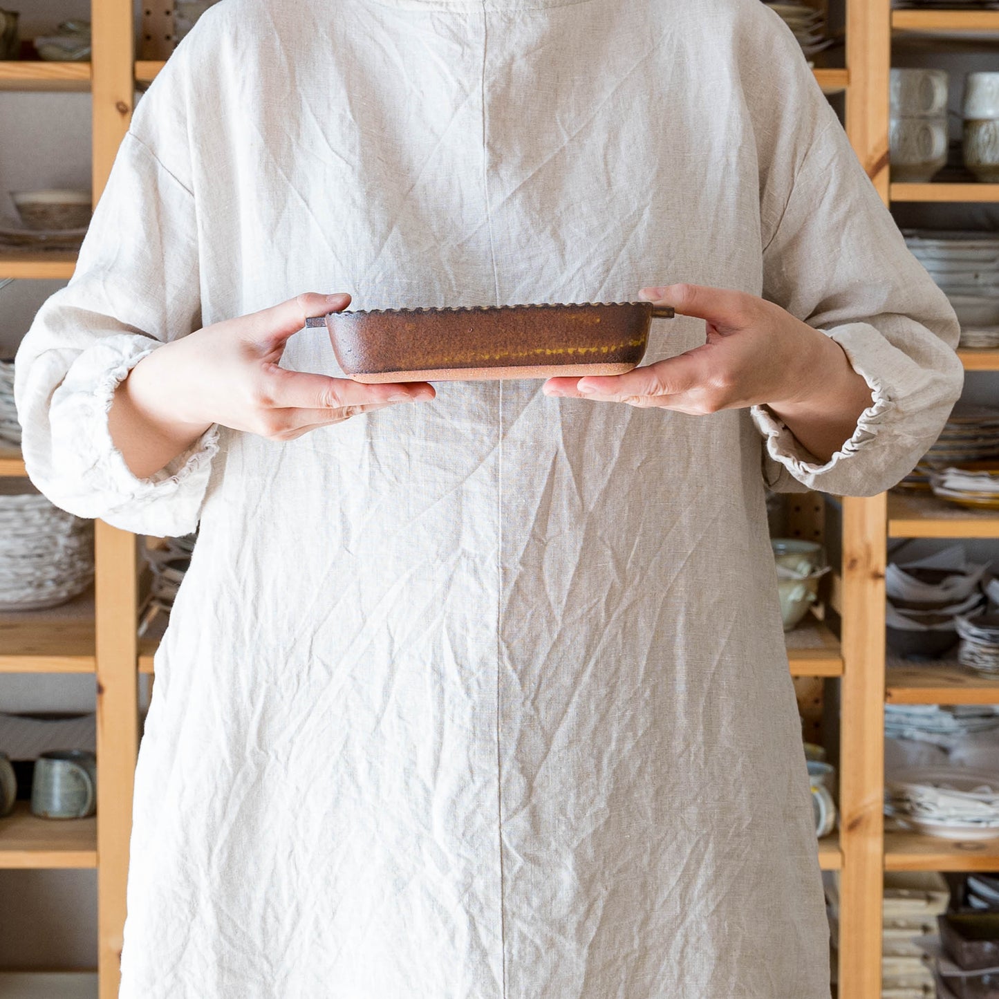 岡洋美さんの長角グラタン皿フチしのぎ茶