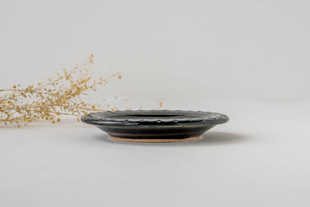 ルリアメ工房の紺色釉の小皿