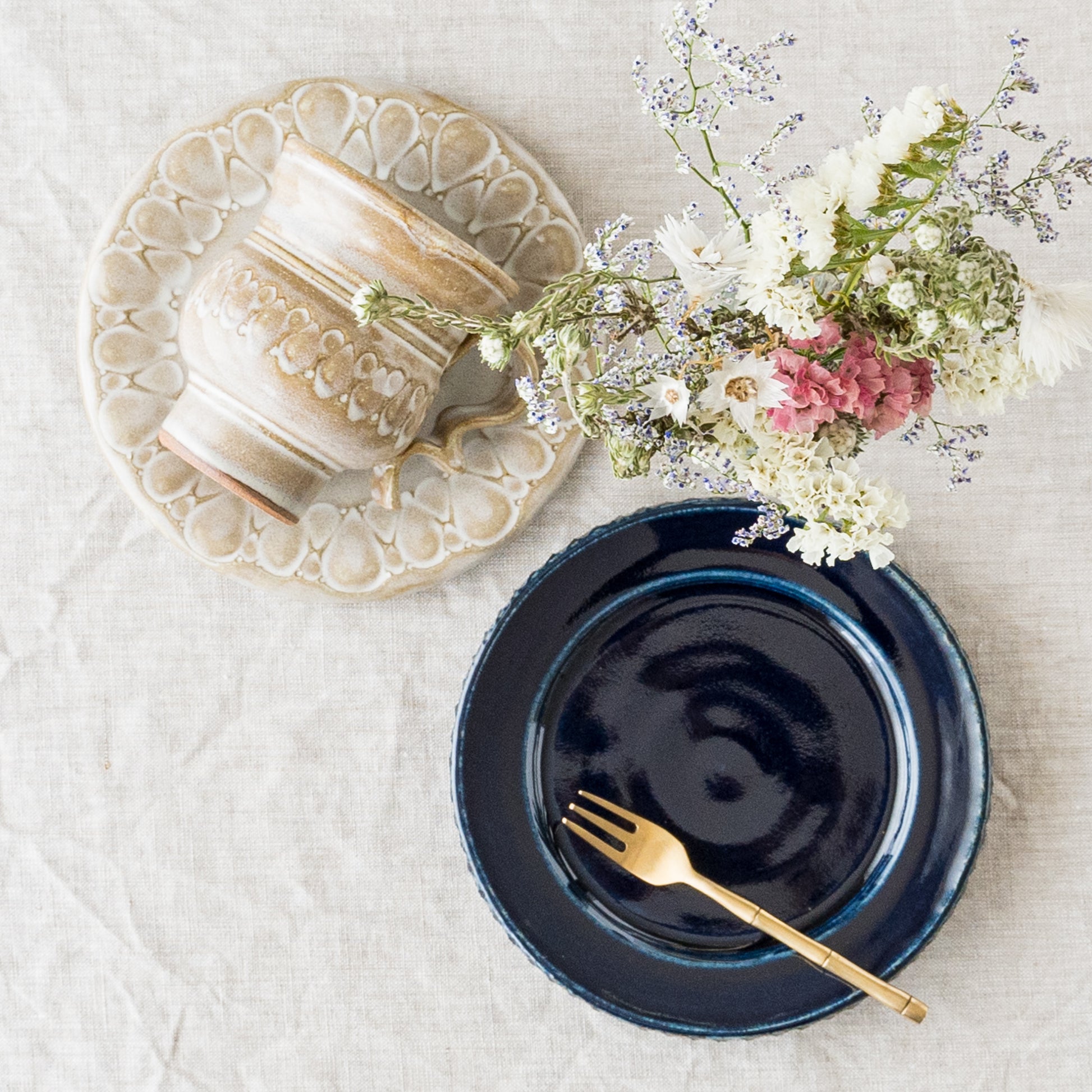 ルリアメ工房さんのプレート皿ルリ釉とカップ＆ソーサー