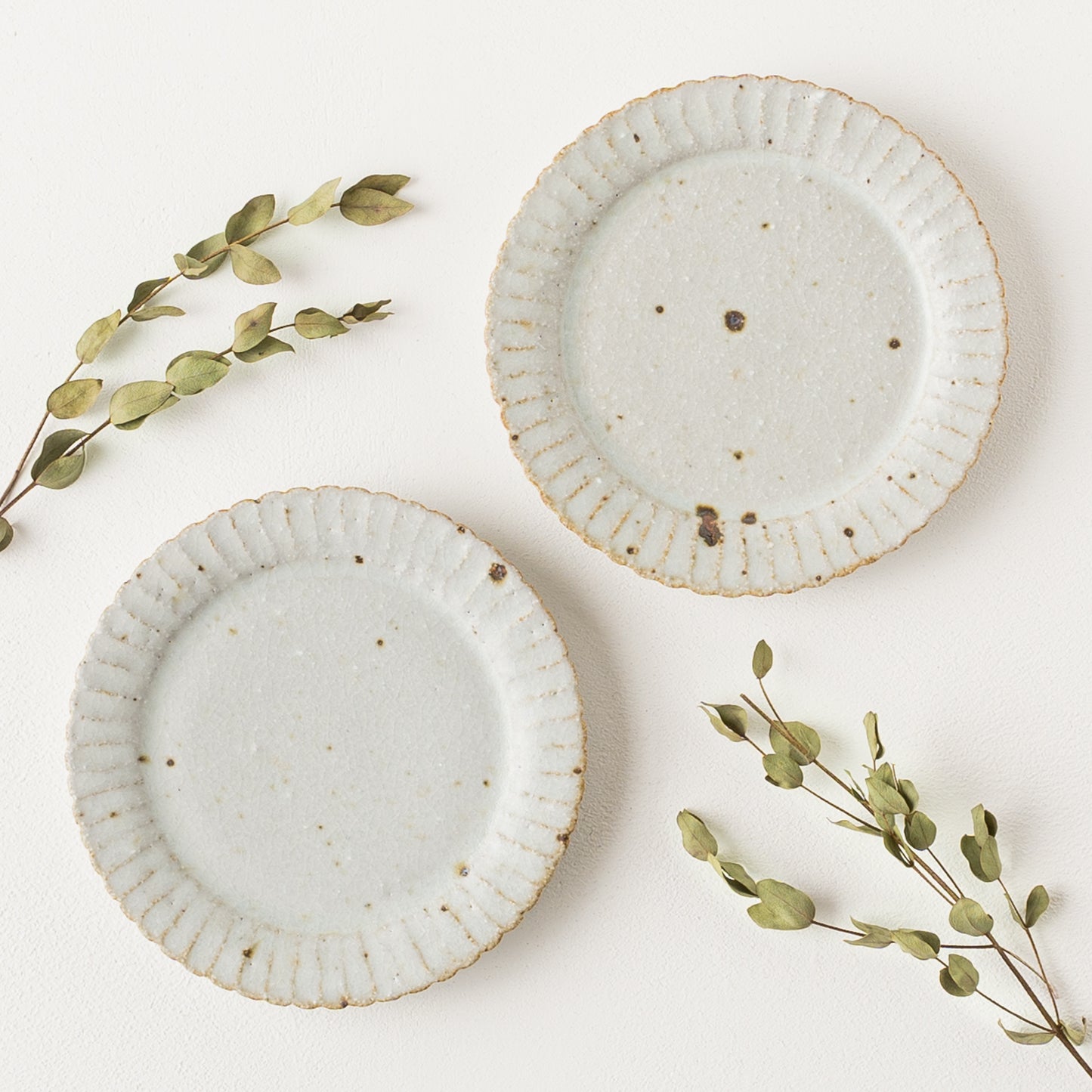 お料理が素敵に映える伊藤豊さんの花しのぎの小皿
