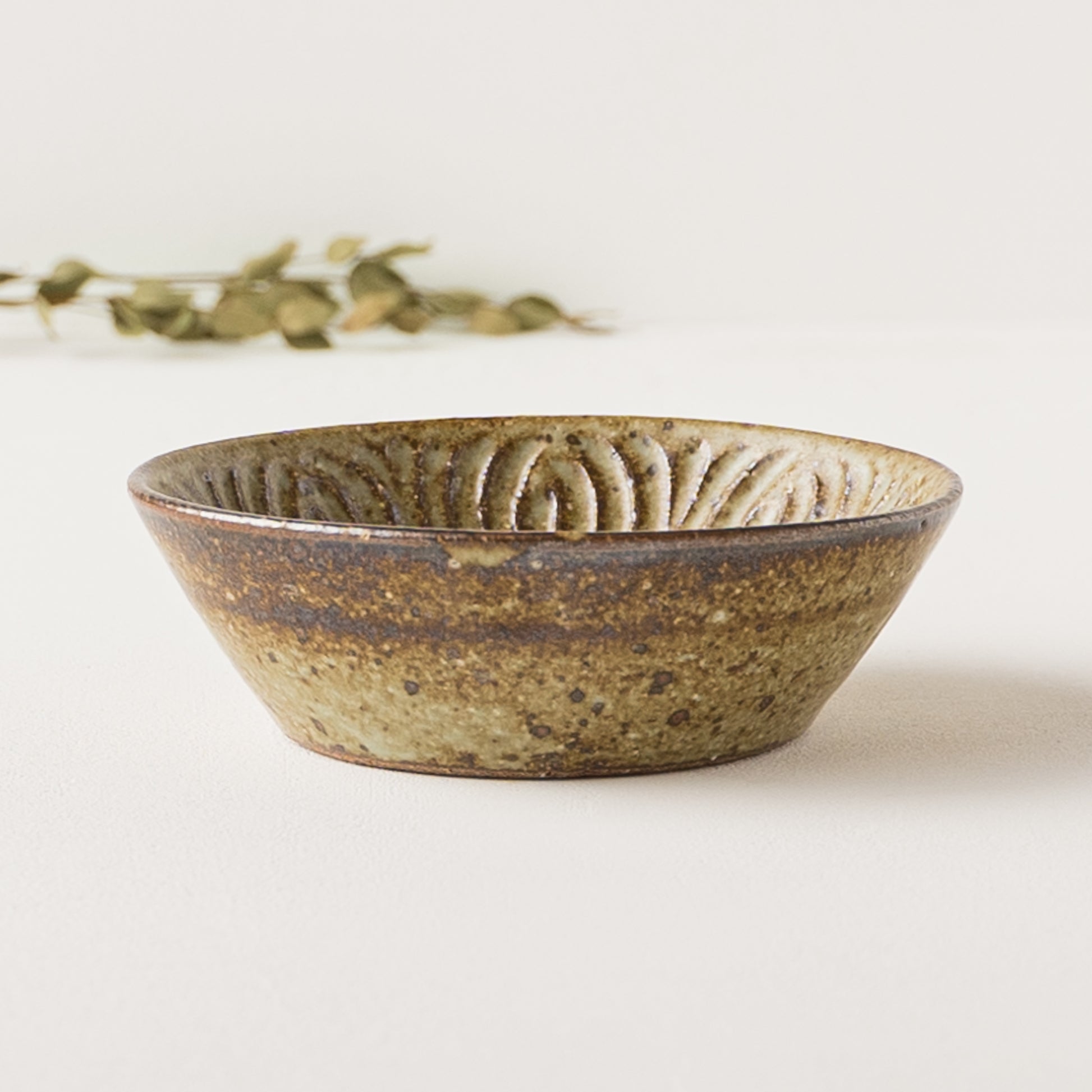 煮物の盛り付けにぴったり合う伊藤豊さんの花紋切立ボウル