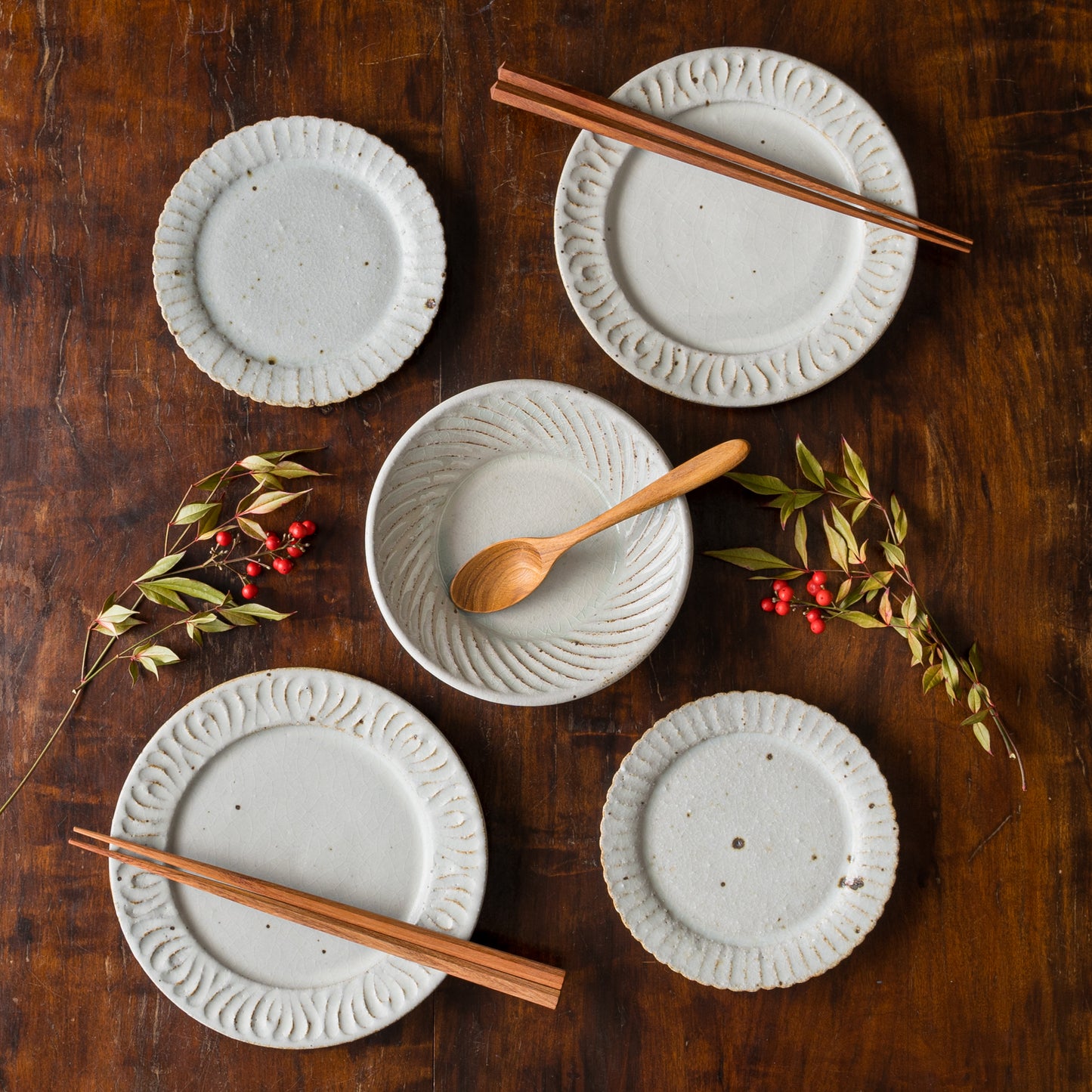 食卓を華やかに演出してくれる伊藤豊さんの粉引きの器