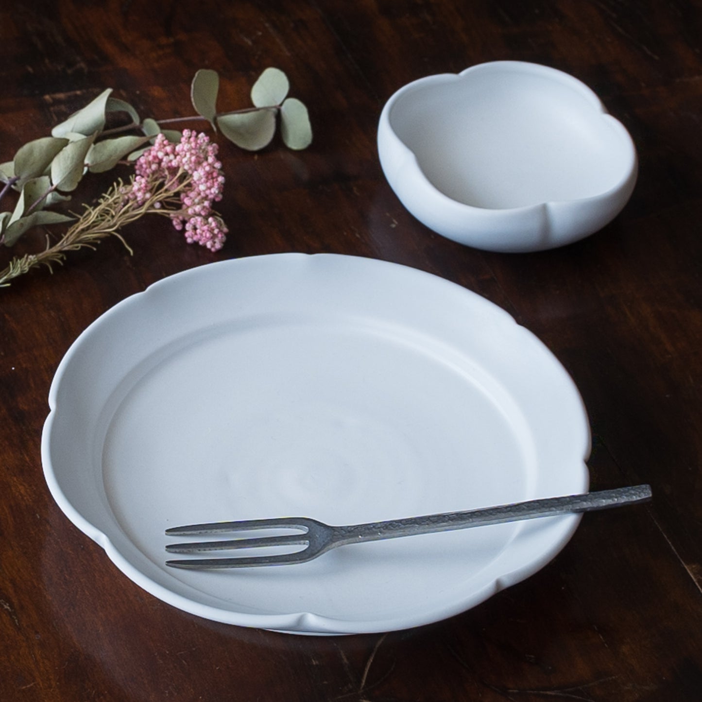 食卓を素敵に彩ってくれる藤村佳澄さんの白磁の器