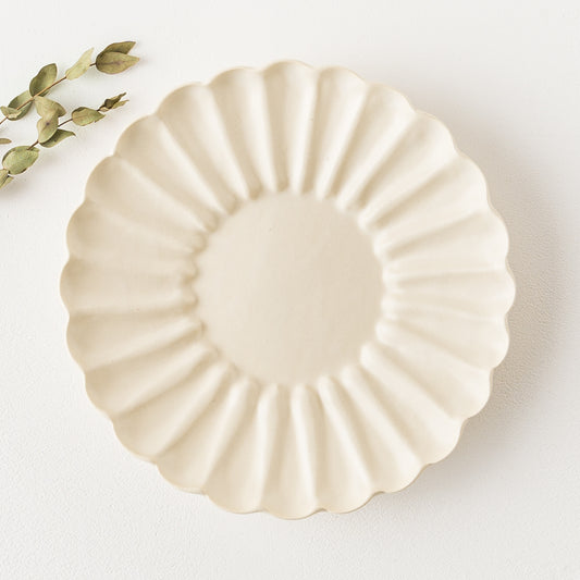 お料理が引き立つyoshida potteryの輪花皿