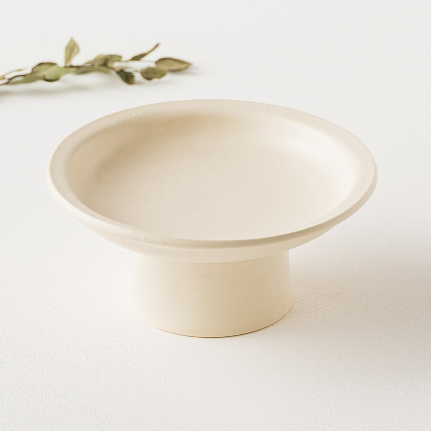 盛り付けたお料理が引き立つyoshida potteryの高杯皿