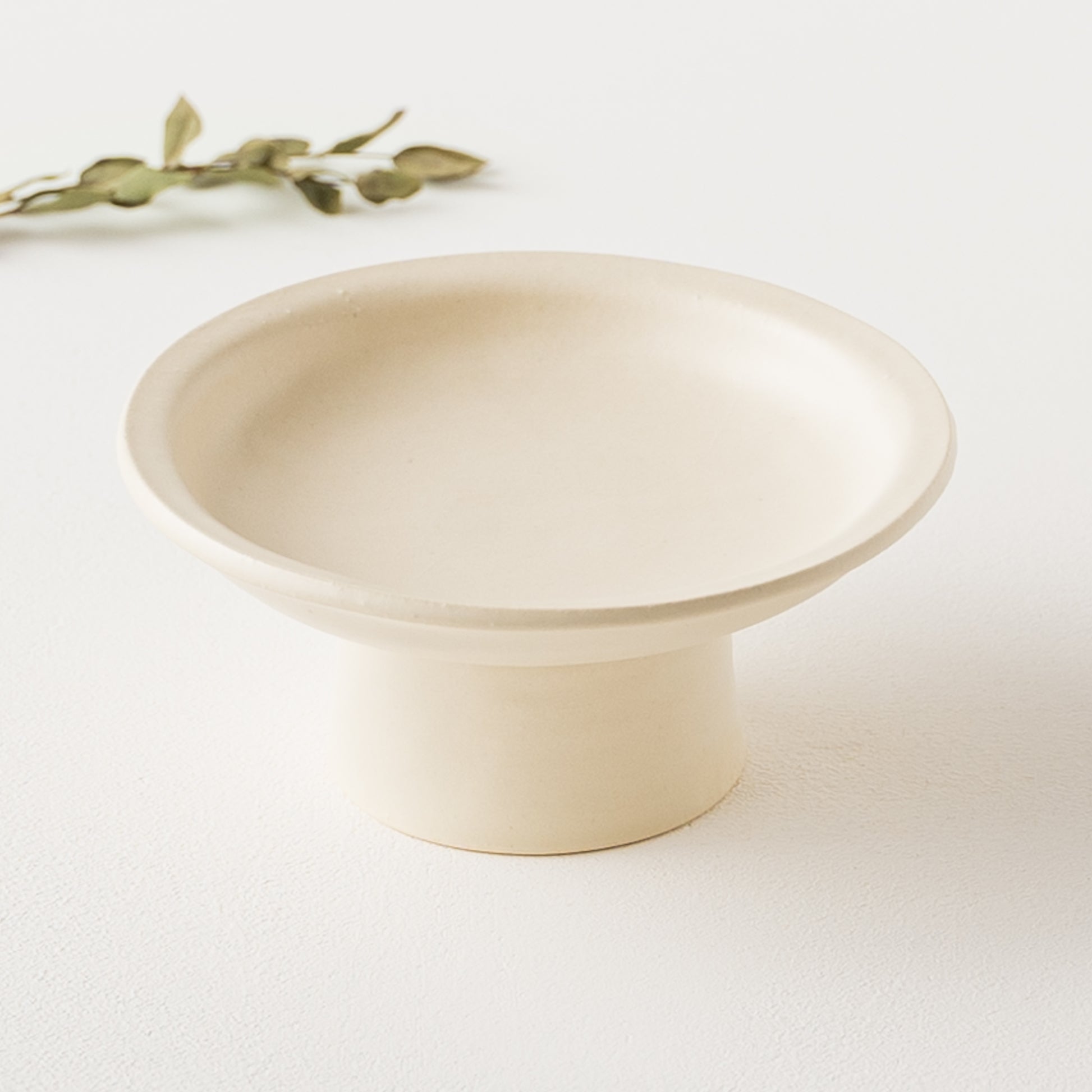 盛り付けたお料理が引き立つyoshida potteryの高杯皿