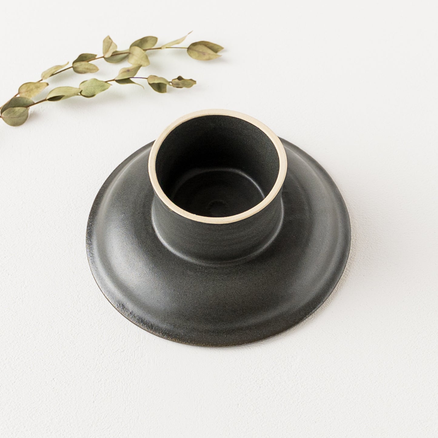 モダンでおしゃれなyoshida potteryの高杯皿