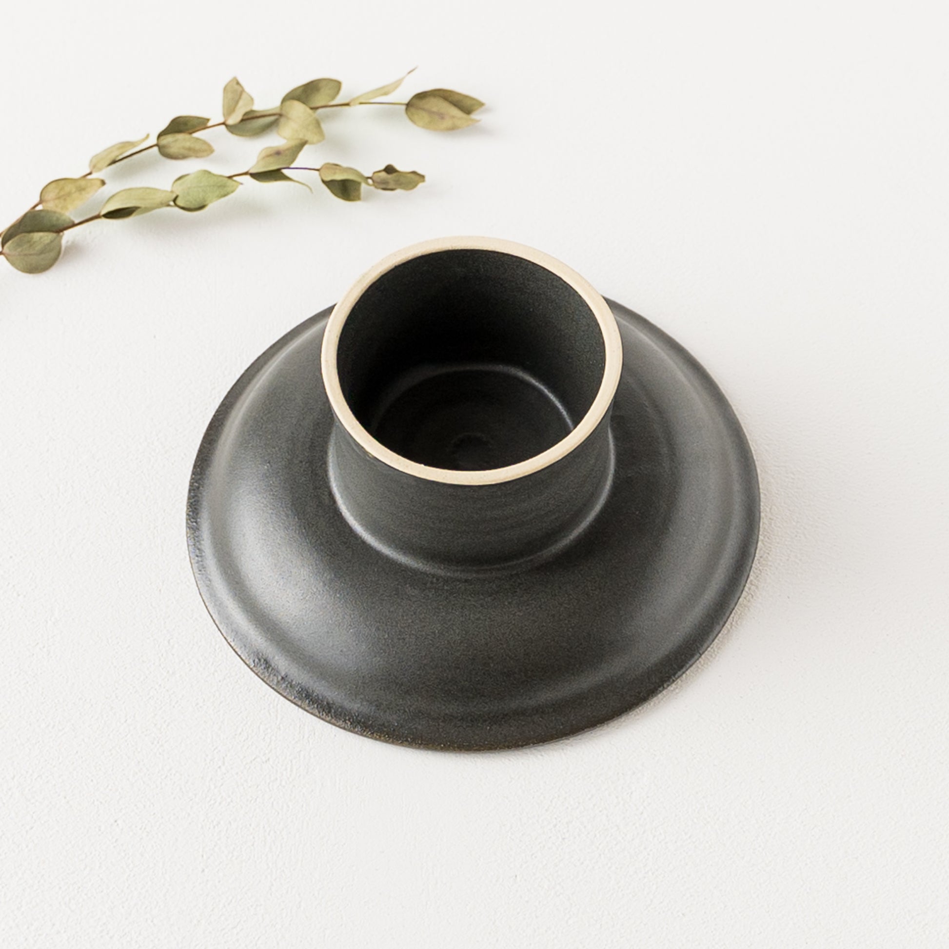 モダンでおしゃれなyoshida potteryの高杯皿