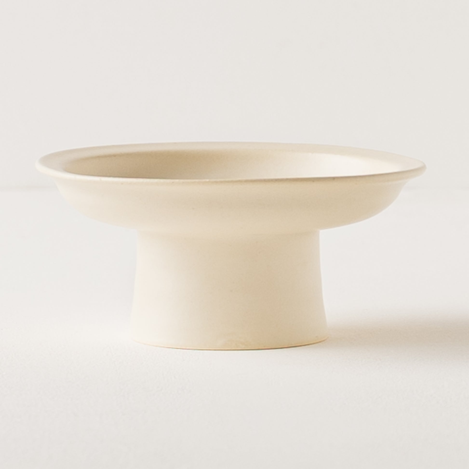 モダンでおしゃれなyoshida potteryの高杯皿