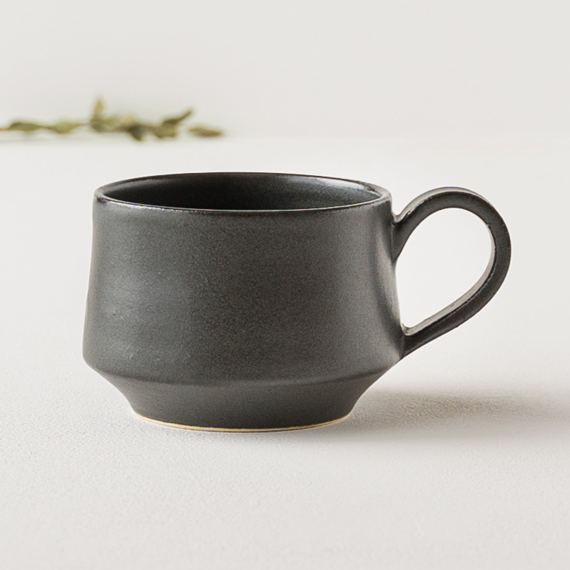 富士山型がおしゃれで可愛いyoshida potteryのコーヒーカップ