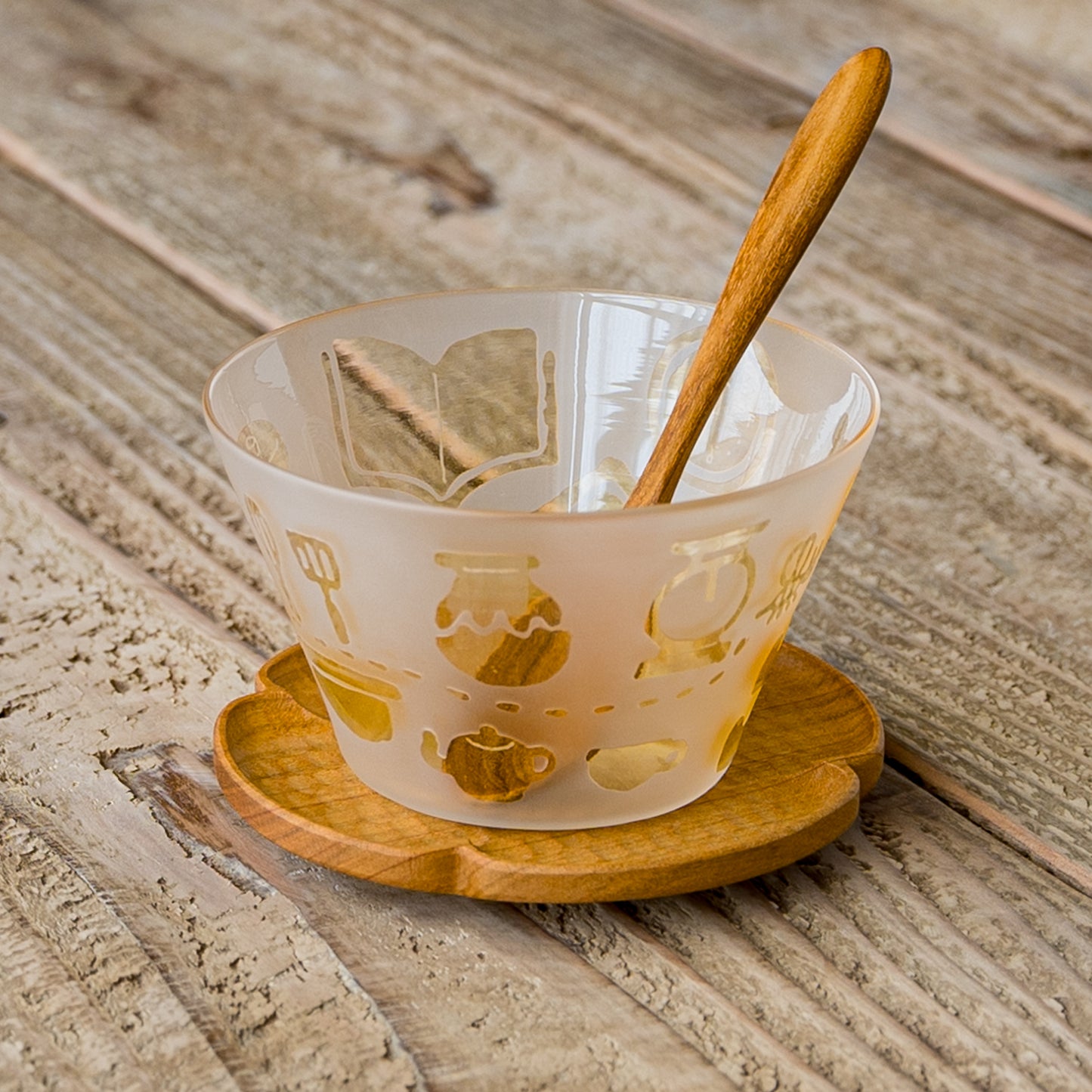 アイスとフレークを入れてカフェ風にして食べたくなるワタナベサラさんのおやつのデザートカップ