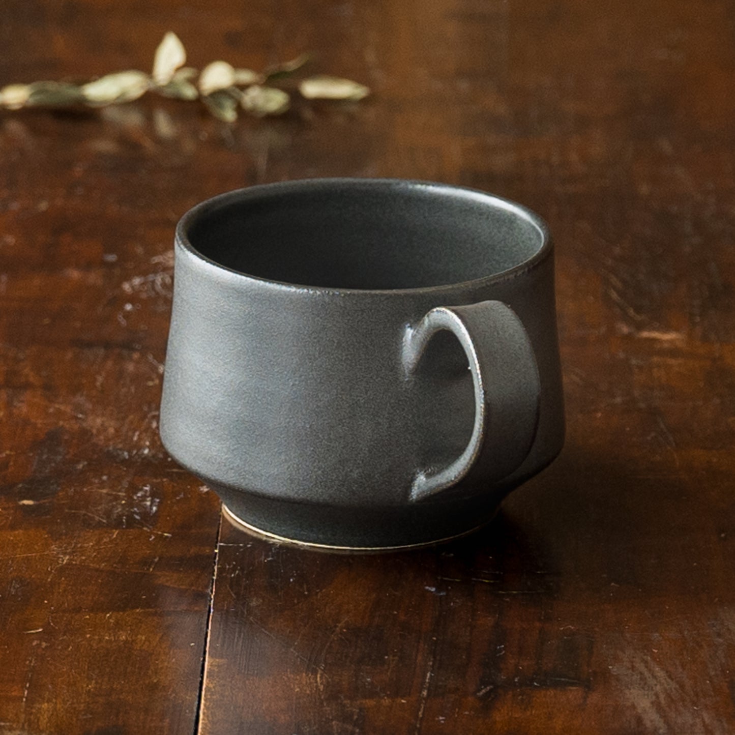 温かい飲み物が美味しくいただけるyoshida potteryのコーヒーカップ